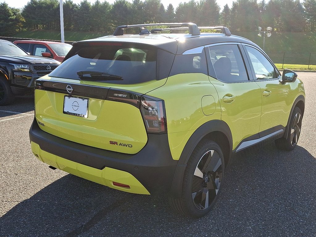 2026 Nissan Kicks SR photo 2