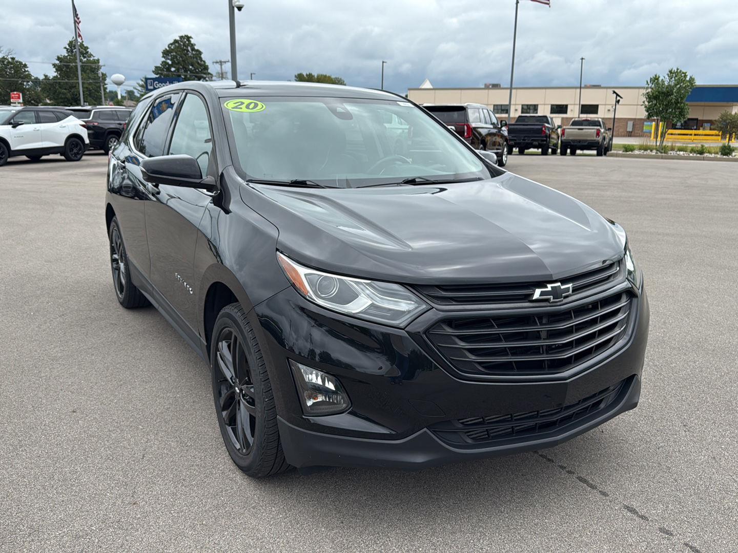 Used 2020 Chevrolet Equinox LT with VIN 2GNAXUEV5L6104854 for sale in Scottsburg, IN