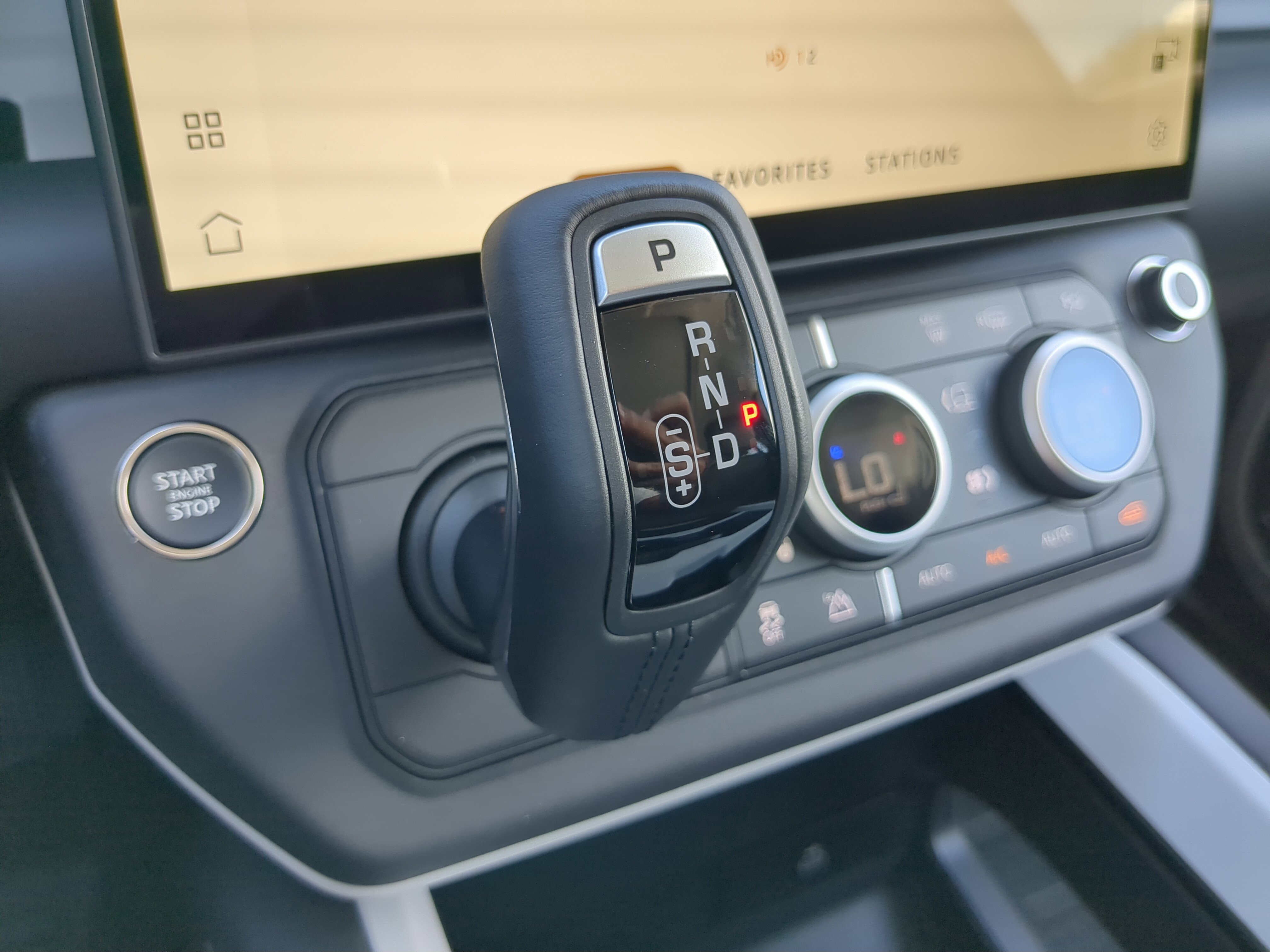 2026 Land Rover Defender 110 S photo 7