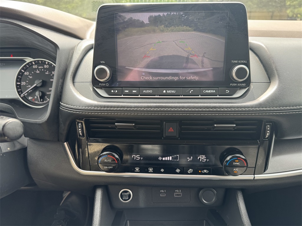 2023 Nissan Rogue SV photo 23