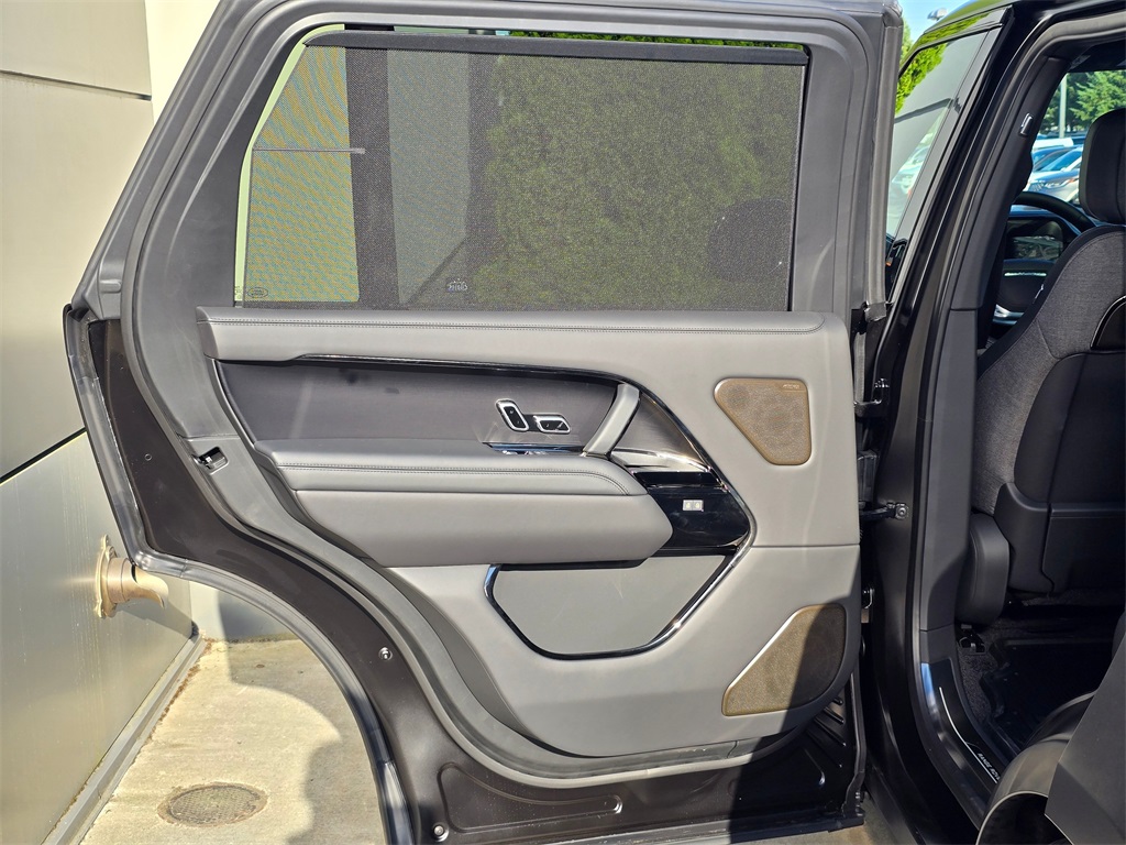 2025 Land Rover Range Rover SV photo 23