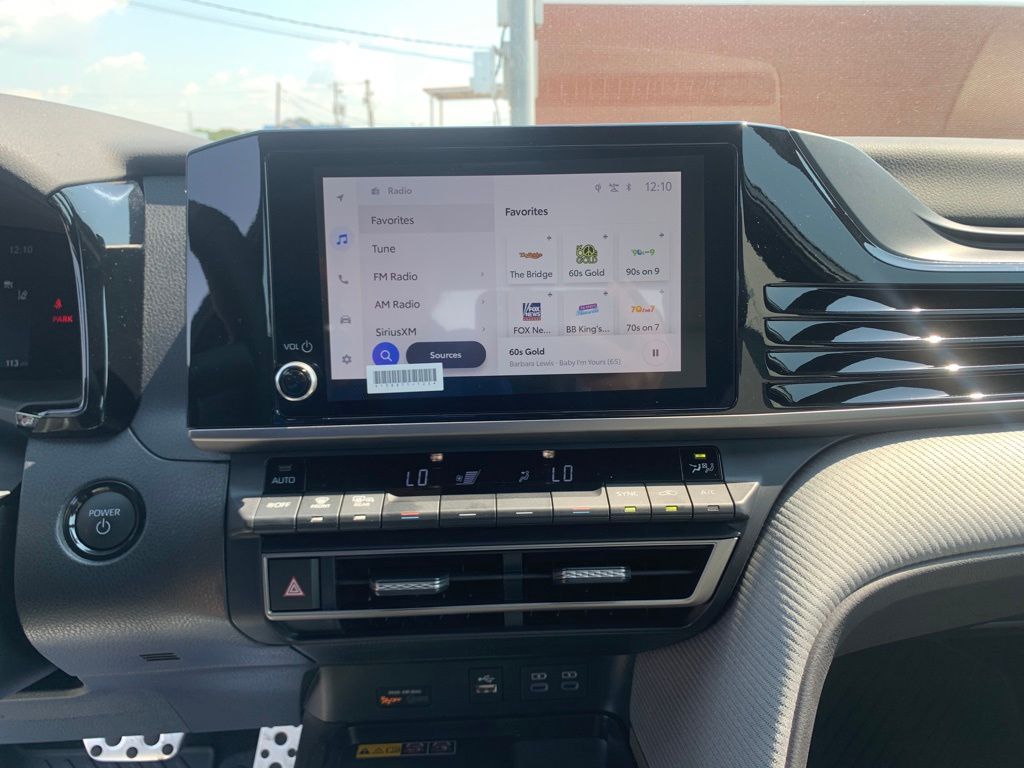 2025 Toyota Camry SE photo 18