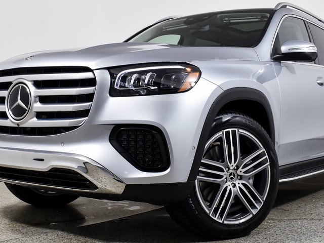 2026 Mercedes Benz GLS 450 4MATIC photo 2