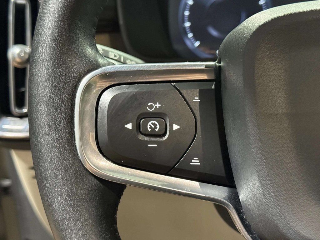 2020 Volvo XC40 T5 Inscription AWD photo 12