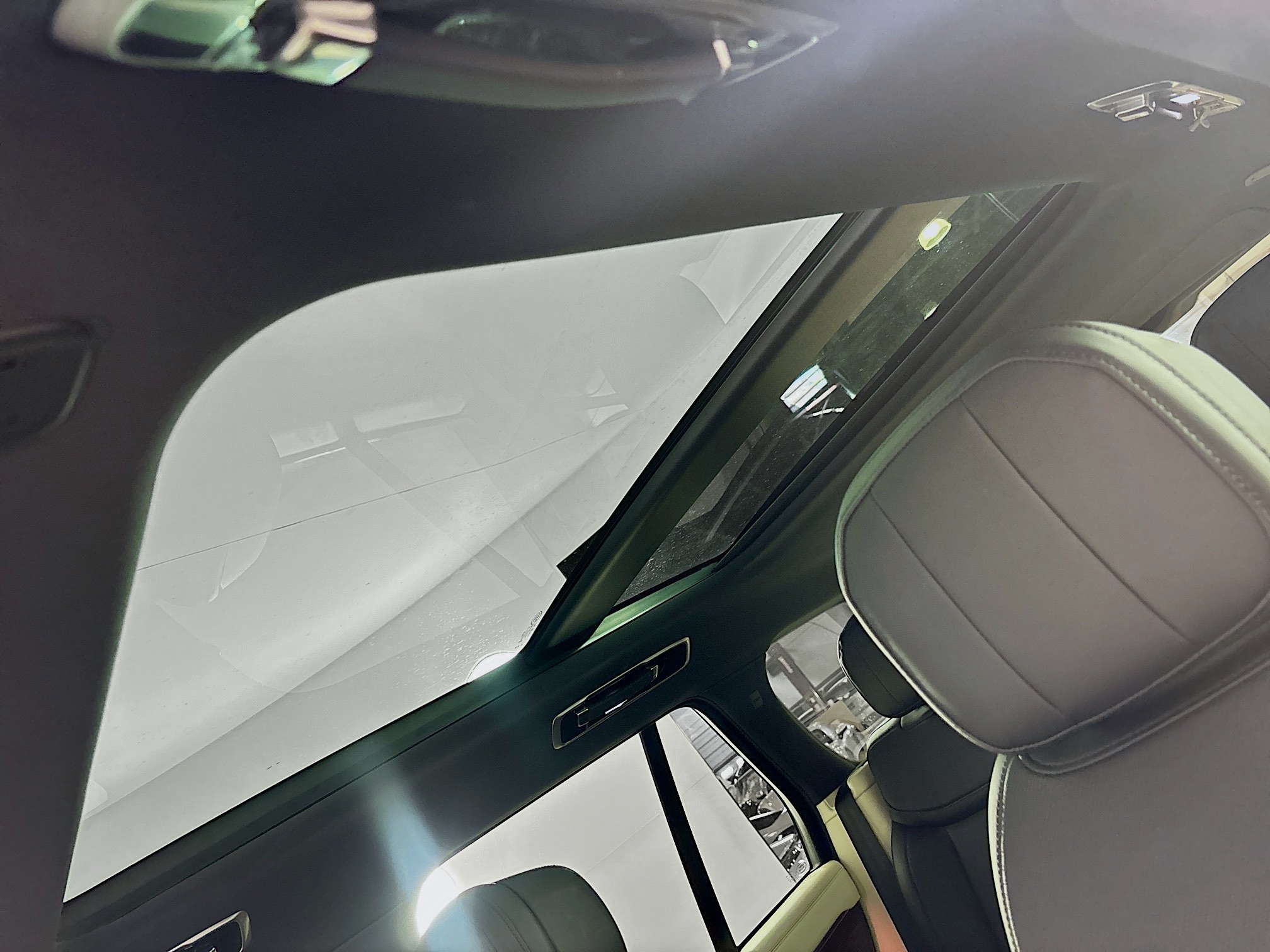 2023 Land Rover Range Rover SE photo 14