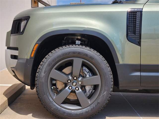 2025 Land Rover Defender 130 S photo 6
