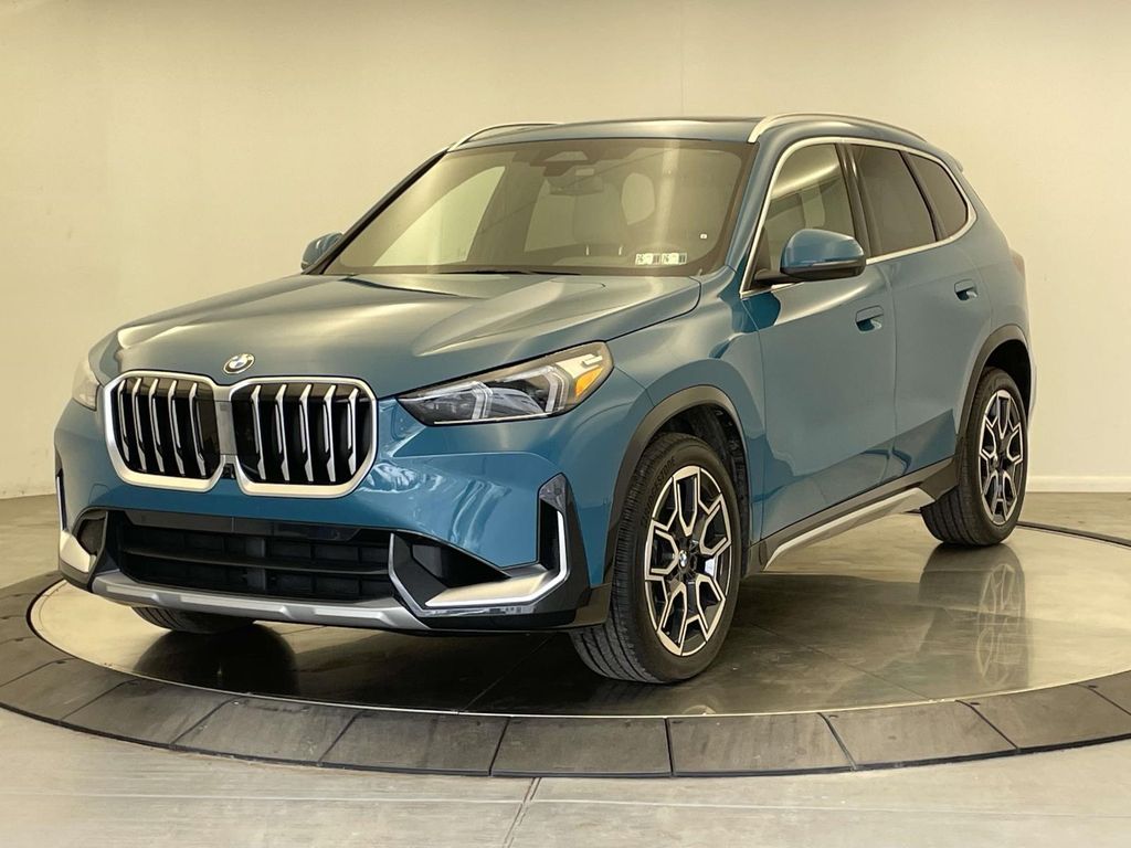 2025 BMW X1 28i's photo