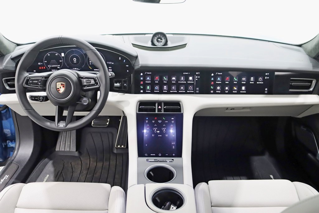 2022 Porsche Taycan Cross Turismo Turbo photo 9