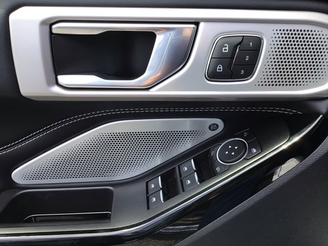 2021 Ford Explorer ST photo 17
