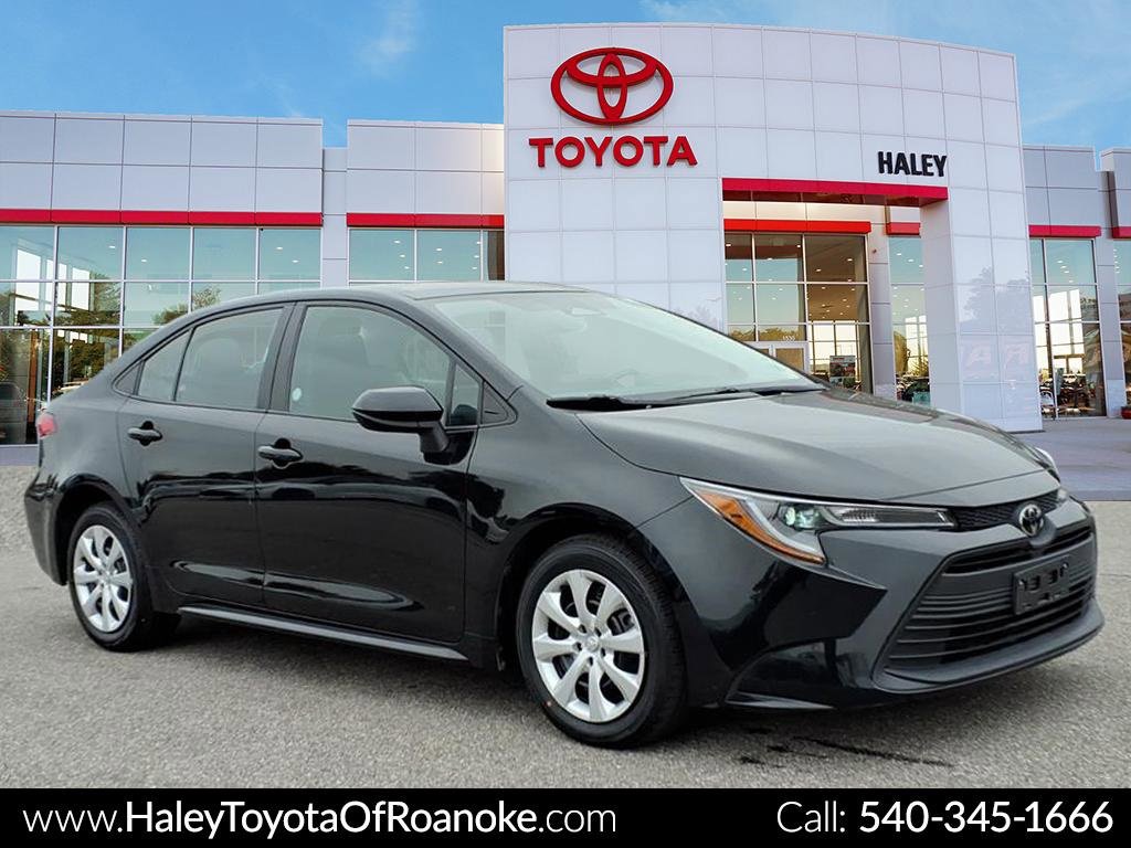 2024 Toyota Corolla LE's photo