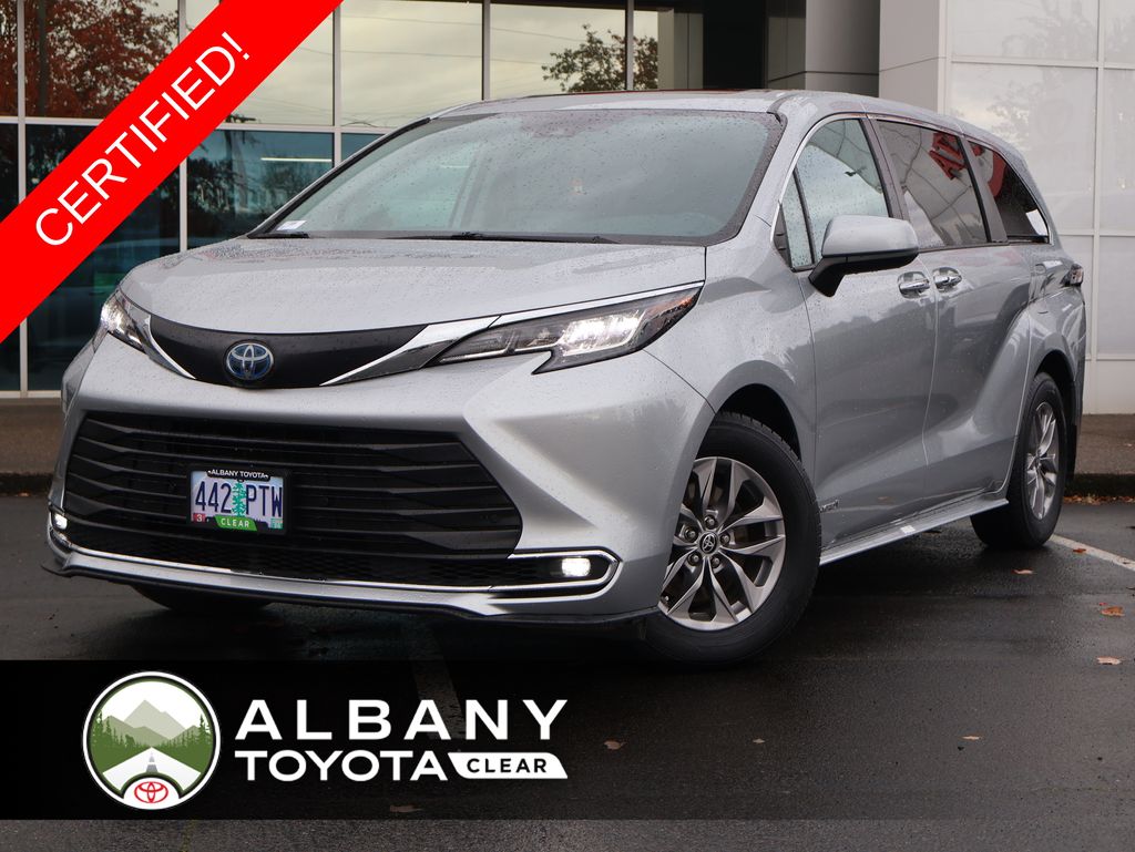 2021 Toyota Sienna XLE's photo
