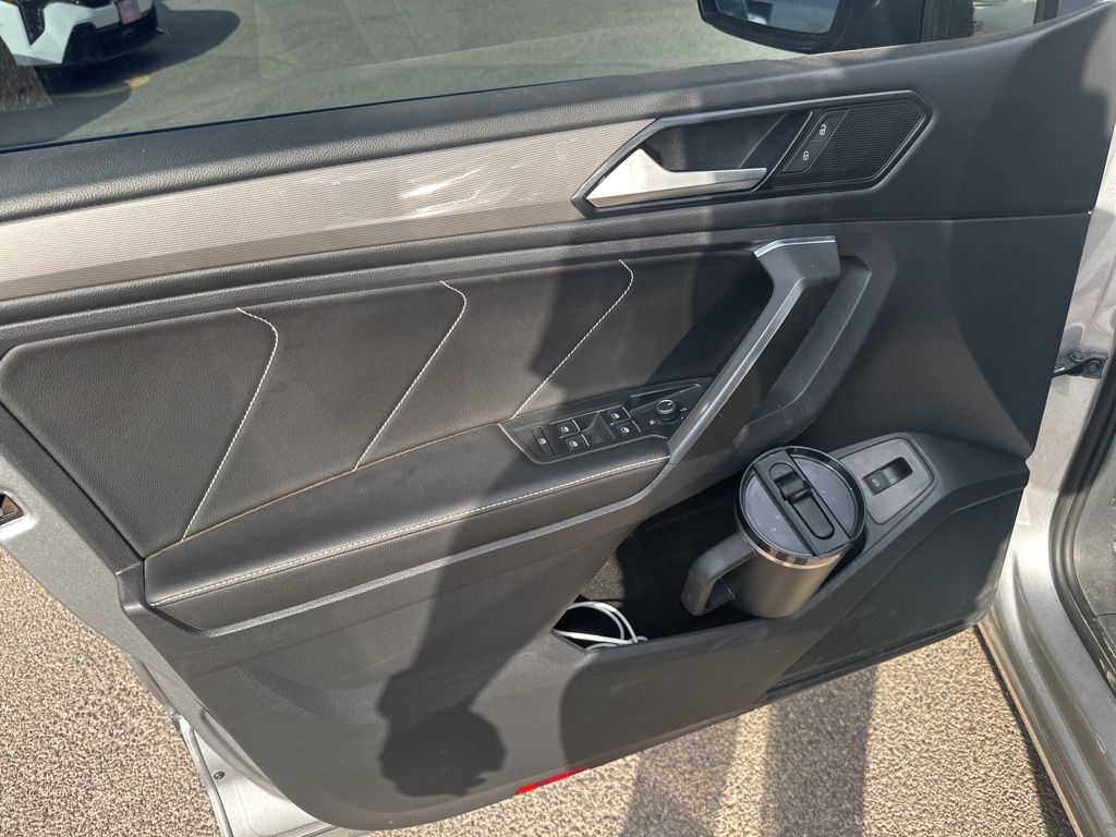 2022 Volkswagen Tiguan SE photo 16