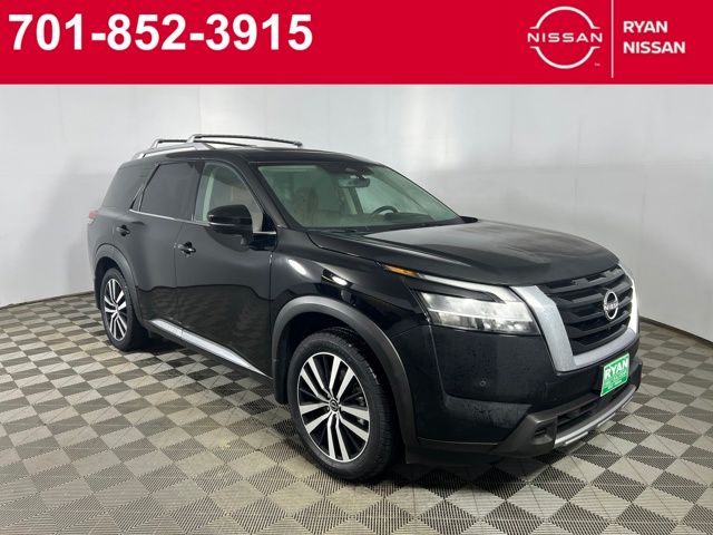 2024 Nissan Pathfinder Platinum's photo