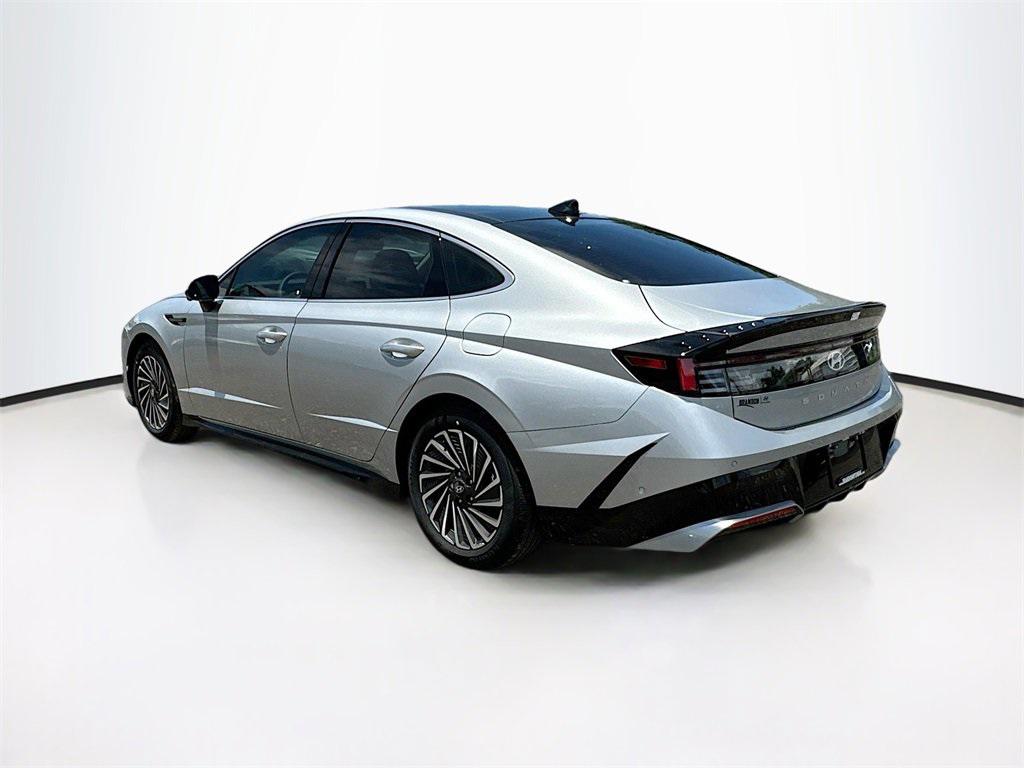 2025 Hyundai Sonata Hybrid Limited photo 4