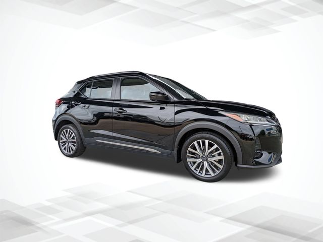 2023 Nissan Kicks SR photo 2