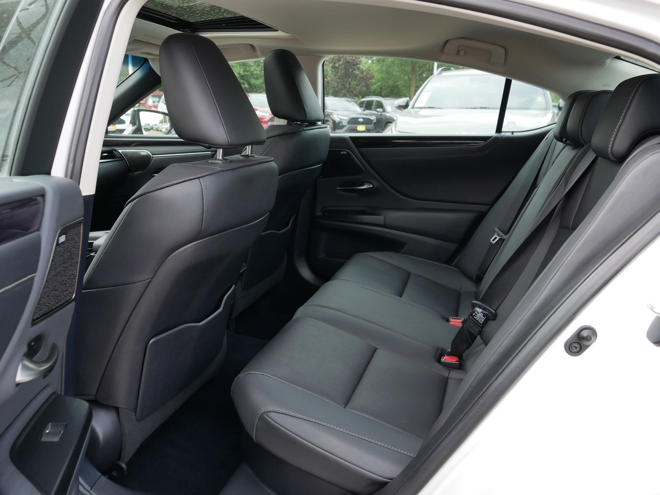 2021 Lexus ES 300h photo 33