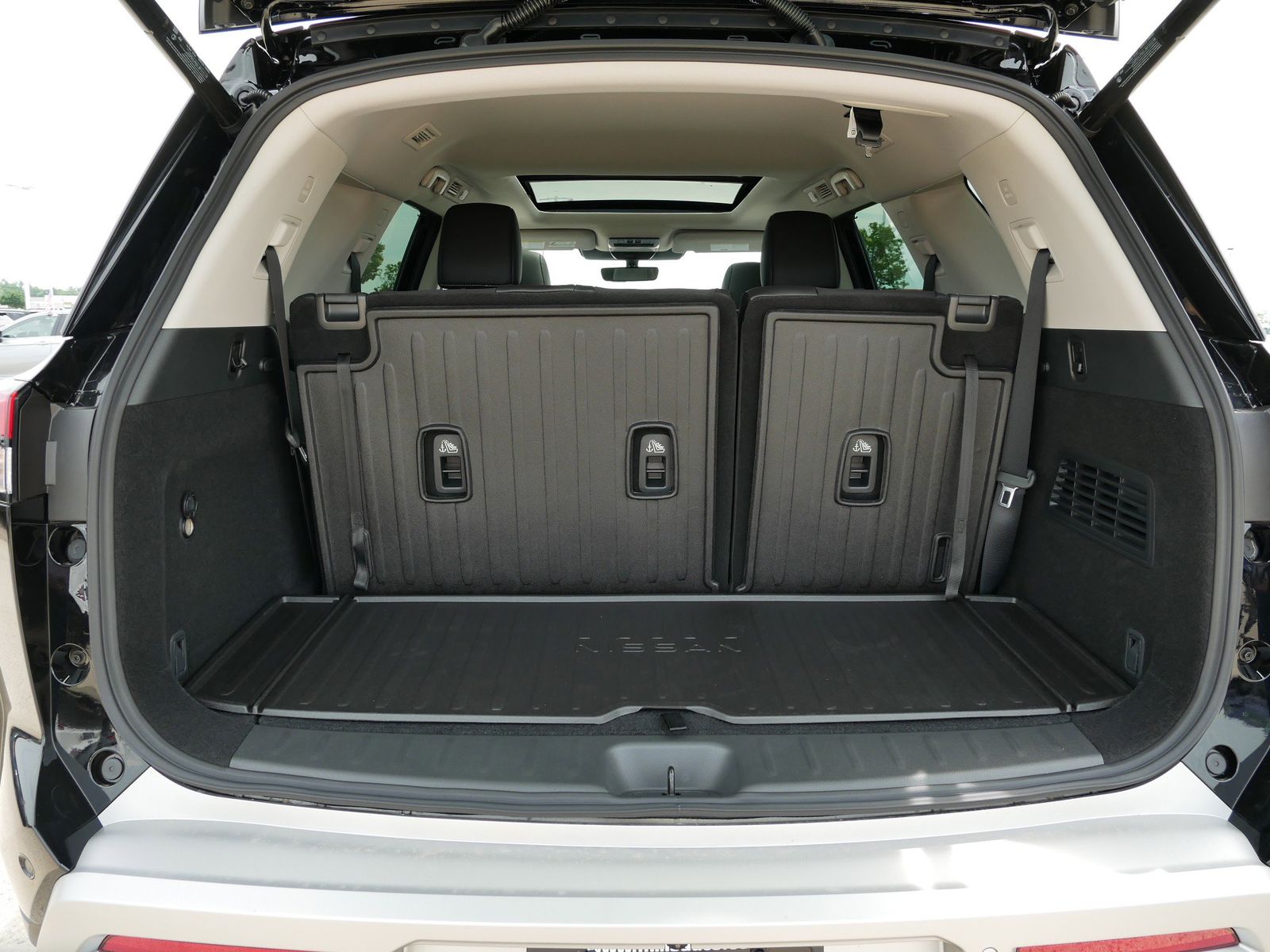 2025 Nissan Pathfinder SL photo 19