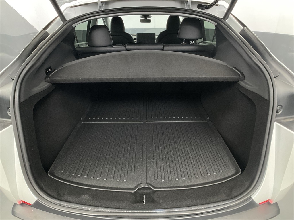 2026 Tesla Model Y Long Range photo 27