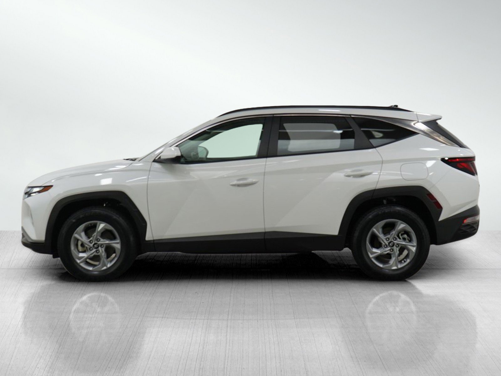Used 2024 Hyundai Tucson SEL with VIN 5NMJBCDE6RH388743 for sale in Minneapolis, Minnesota