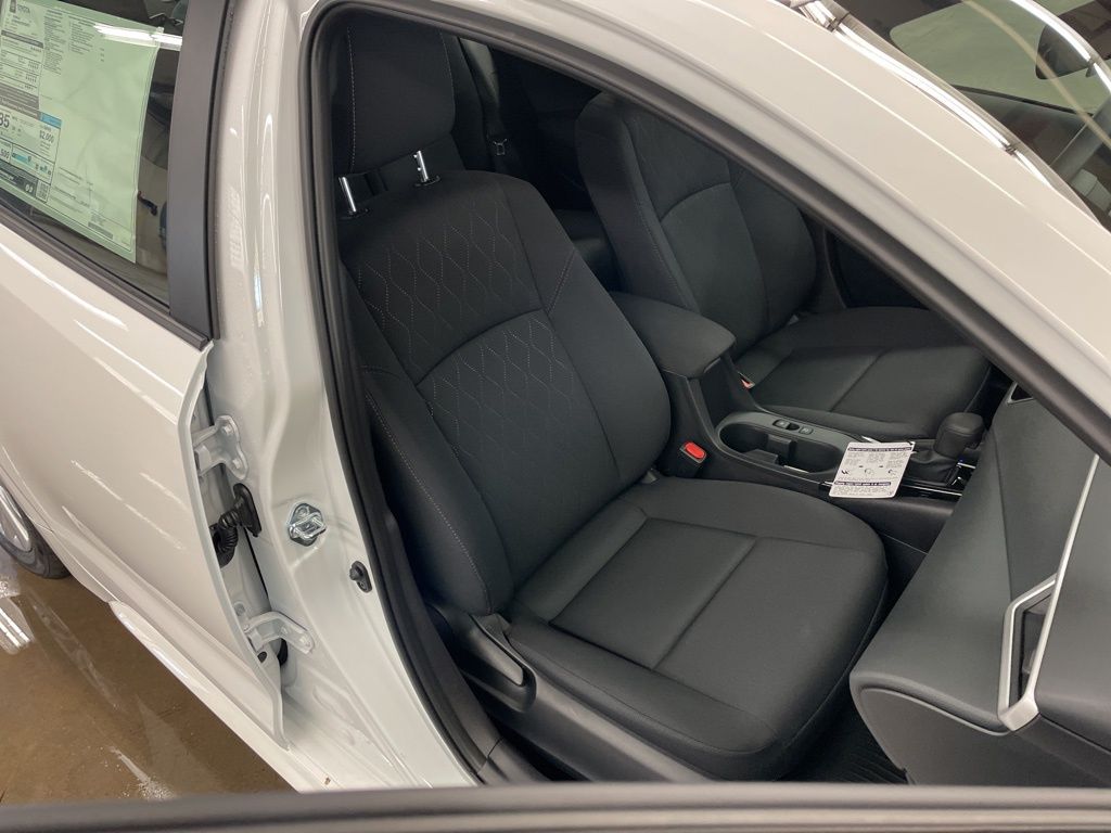 2025 Toyota Corolla LE photo 32