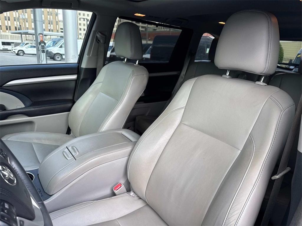 2016 Toyota Highlander XLE photo 13