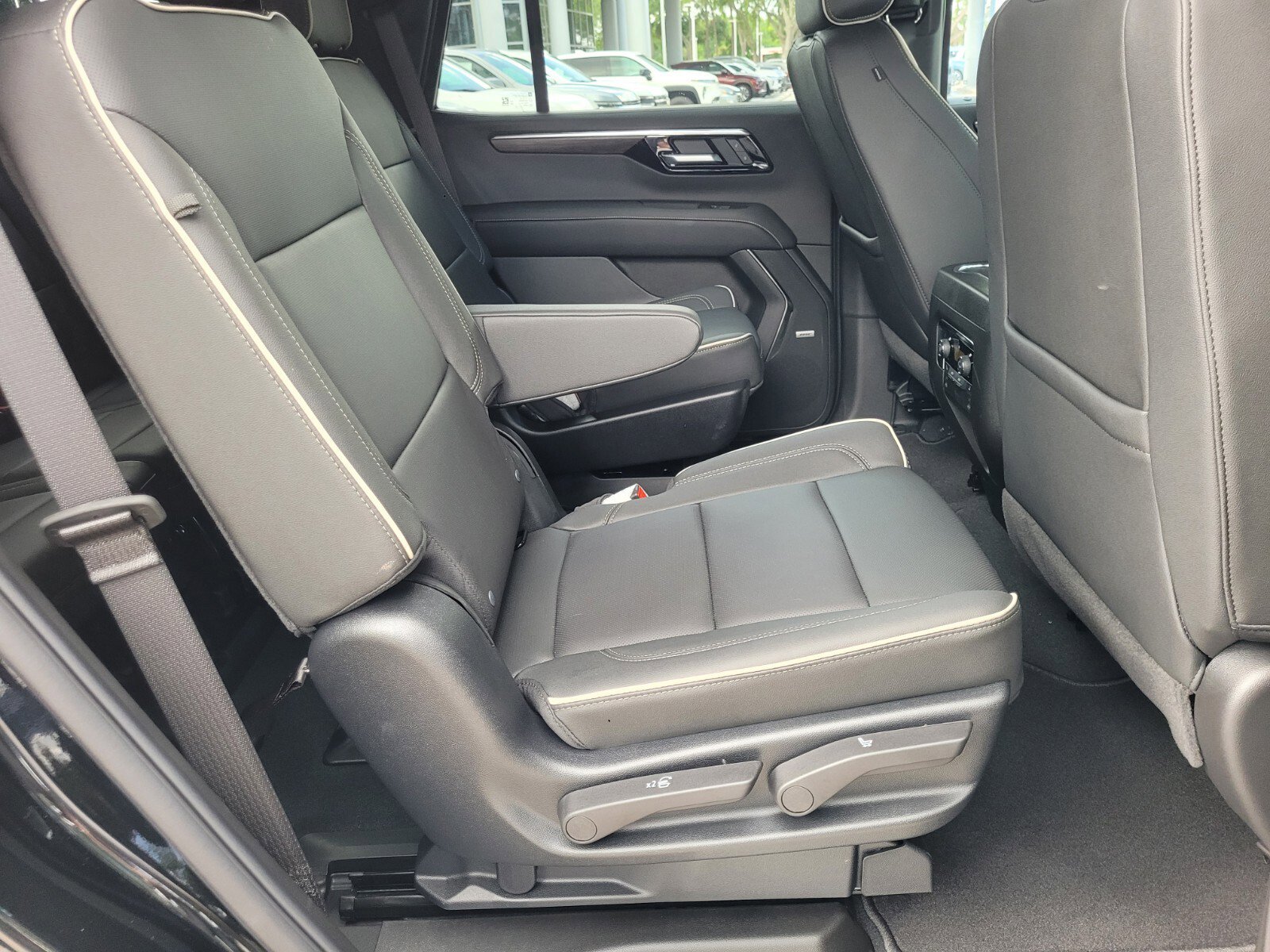 2025 Chevrolet Tahoe Premier photo 15