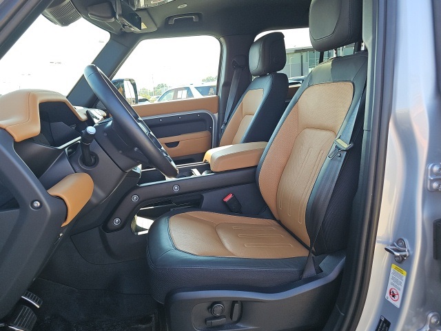 2024 Land Rover Defender 110 photo 23