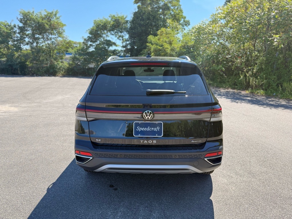 2025 Volkswagen Taos SE photo 6