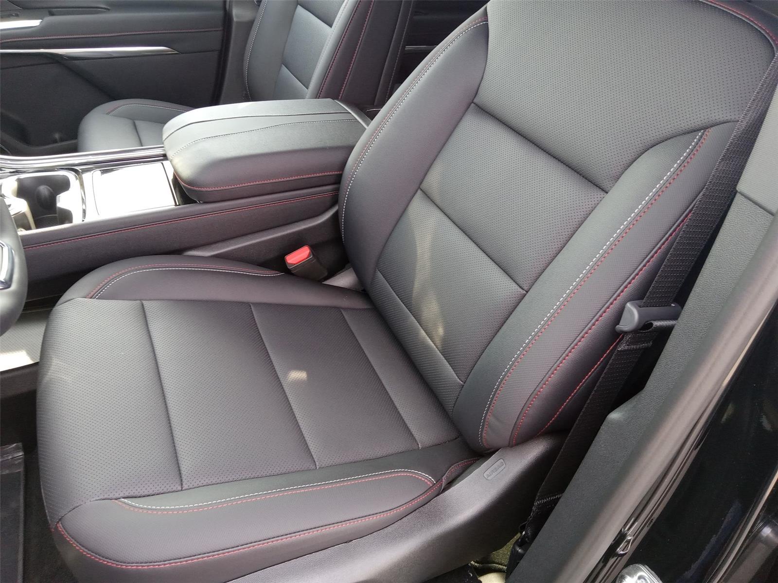 2026 Chevrolet Traverse Z71 photo 8