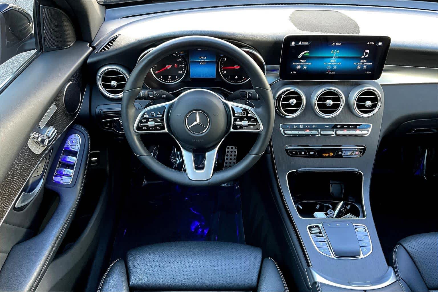 2022 Mercedes Benz GLC 300 photo 4