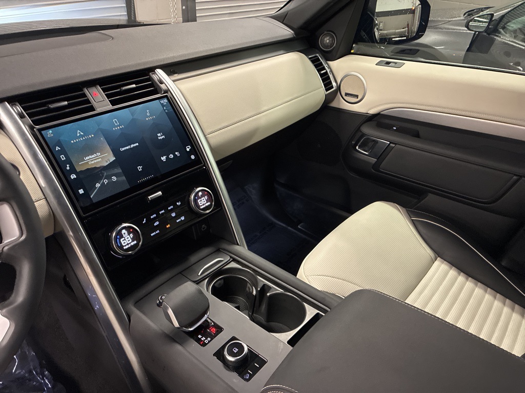 2024 Land Rover Discovery SE photo 18
