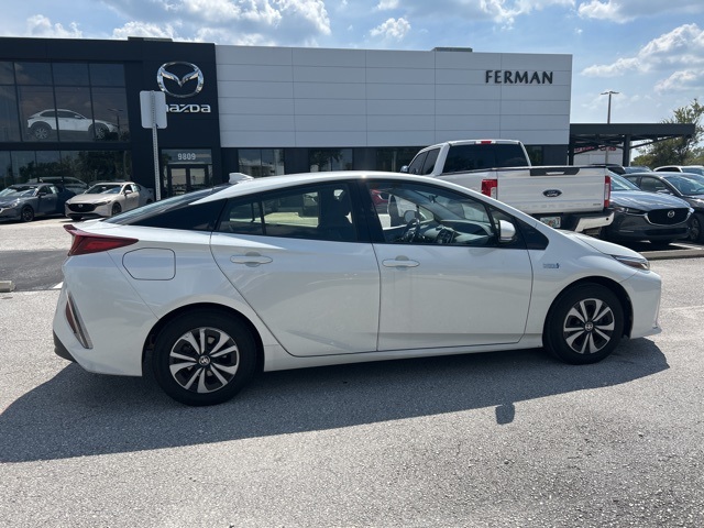 2017 Toyota Prius Prime Plus photo 4