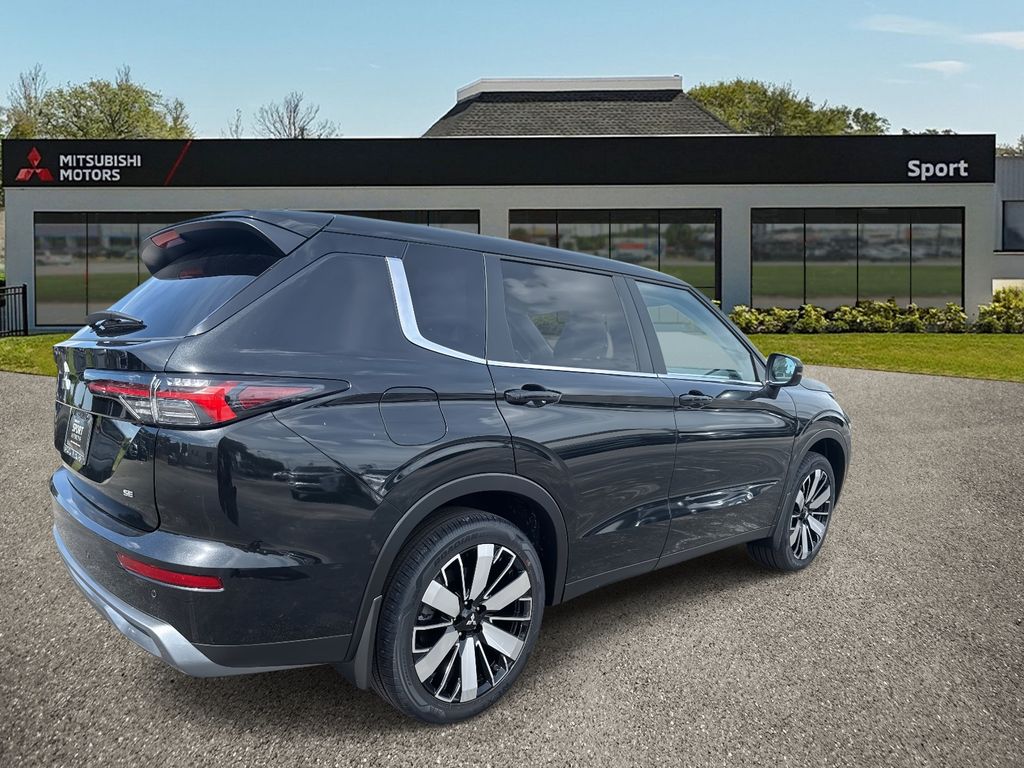 2025 Mitsubishi Outlander SE photo 3