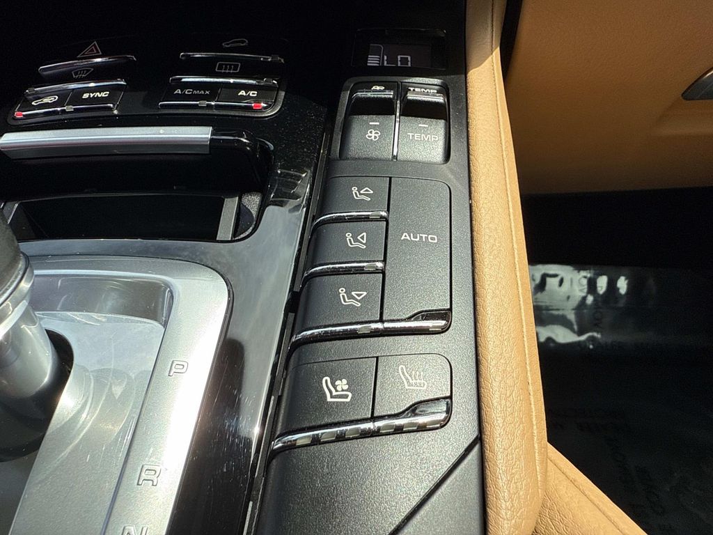 2016 Porsche Cayenne Base photo 31