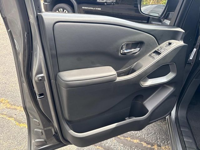 2025 Nissan Frontier SV photo 17