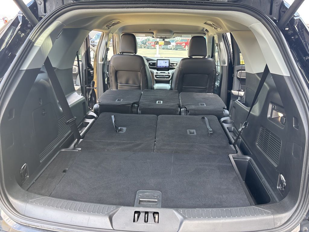 2023 Ford Explorer XLT photo 30