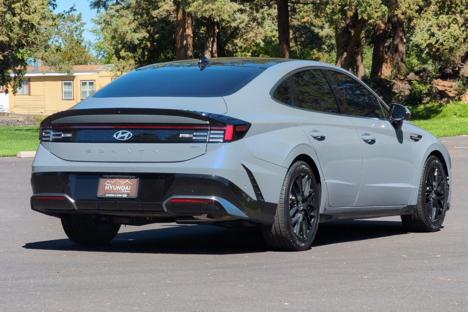 2025 Hyundai Sonata Hybrid Limited photo 2
