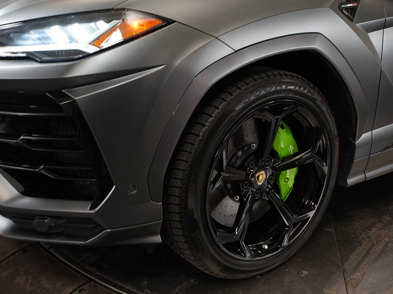 2019 Lamborghini Urus photo 4