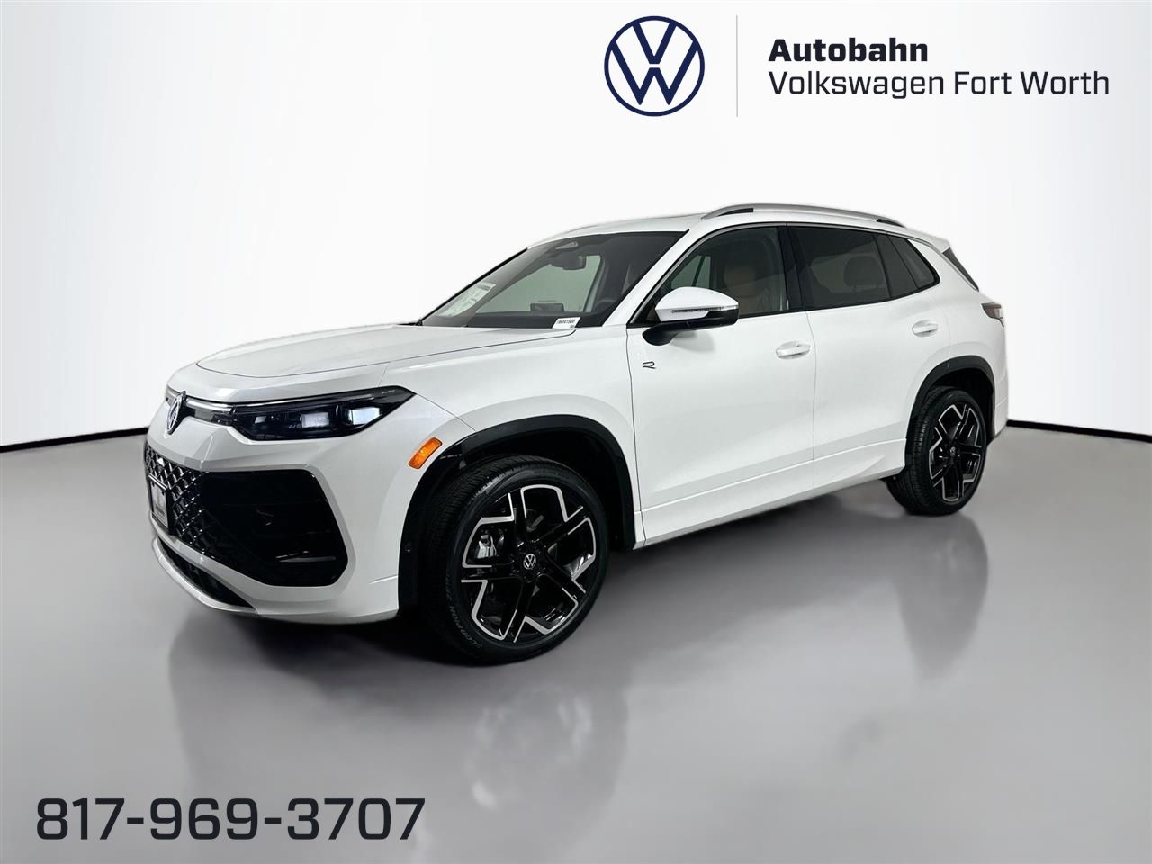 2026 Volkswagen Tiguan SEL R-LINE TURBO's photo