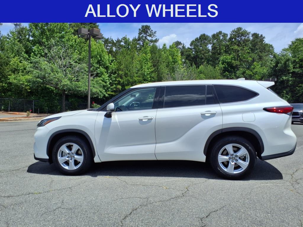 2020 Toyota Highlander LE photo 11