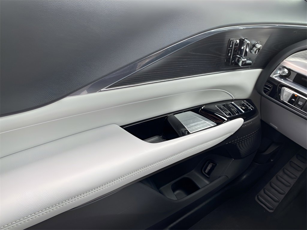 2024 Cadillac Lyriq Sport photo 23