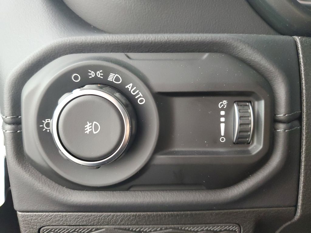 2025 Jeep Wrangler Sahara photo 22