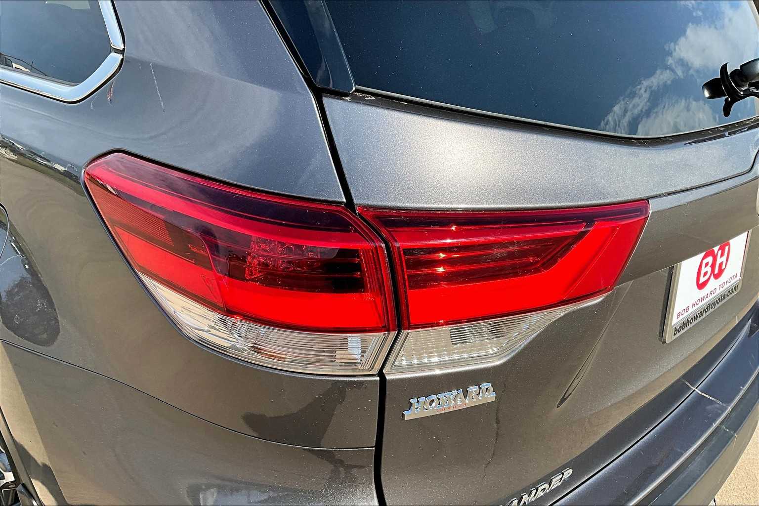 2017 Toyota Highlander LE Plus photo 26