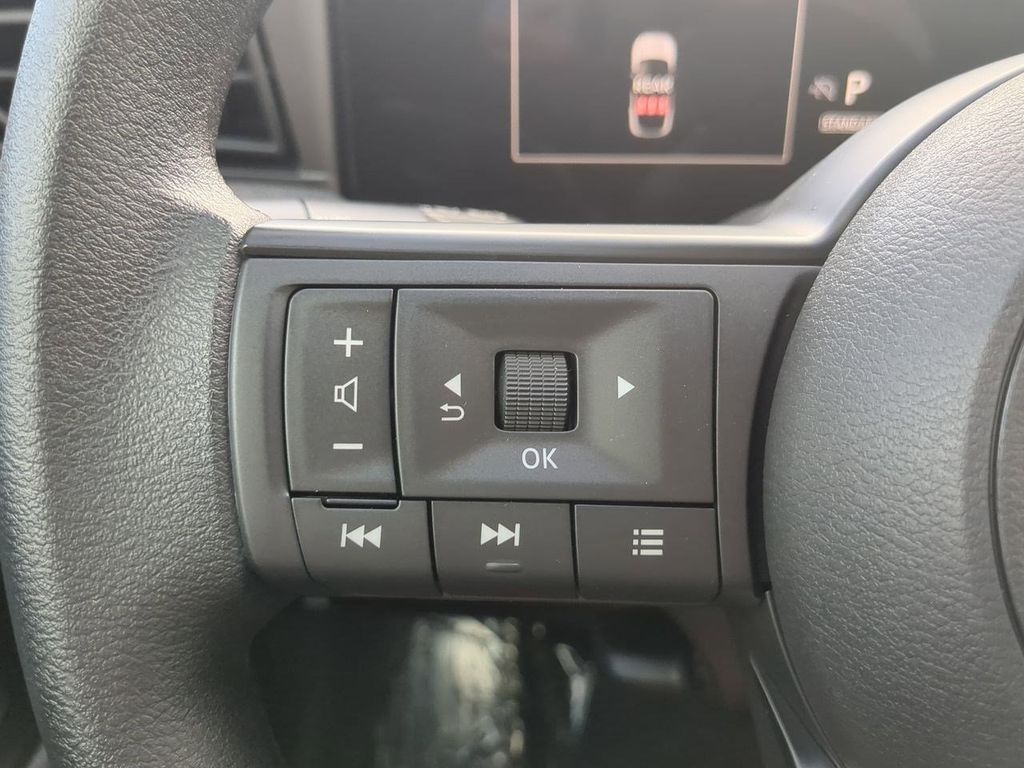 2025 Nissan Kicks SV photo 24
