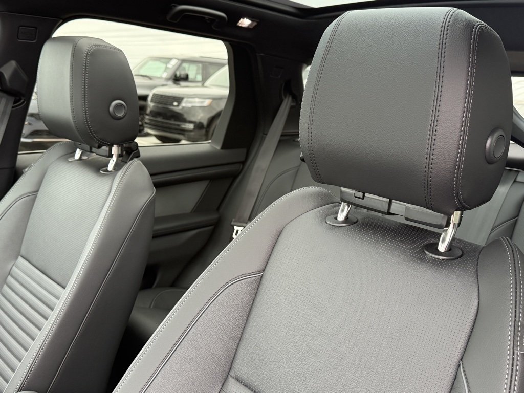 2025 Land Rover Discovery Sport SE photo 12