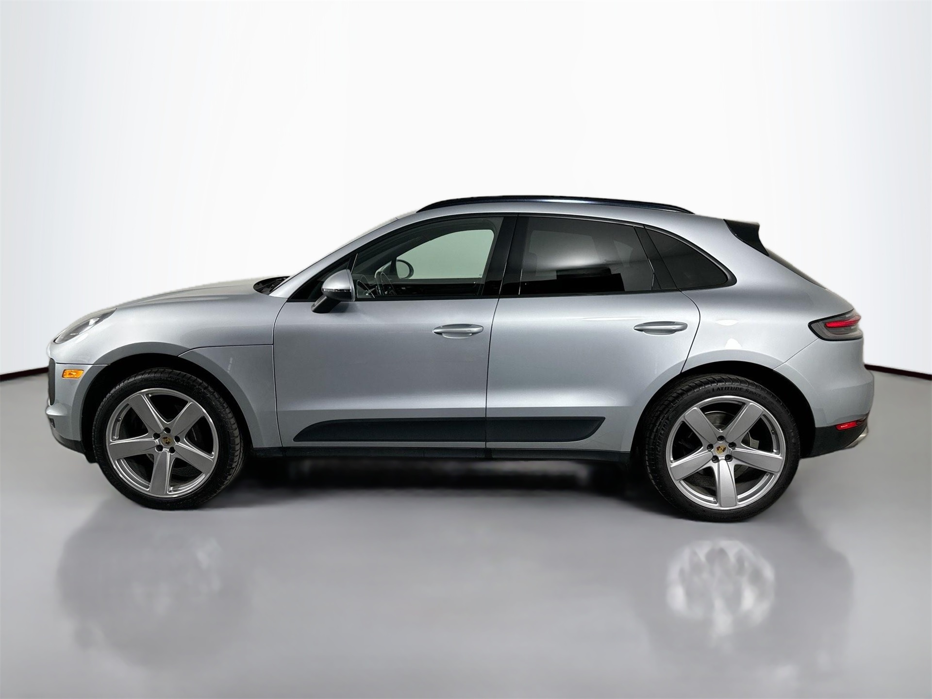 2020 Porsche Macan Base photo 2