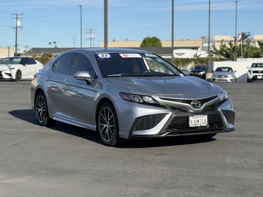 2023 Toyota Camry SE's photo
