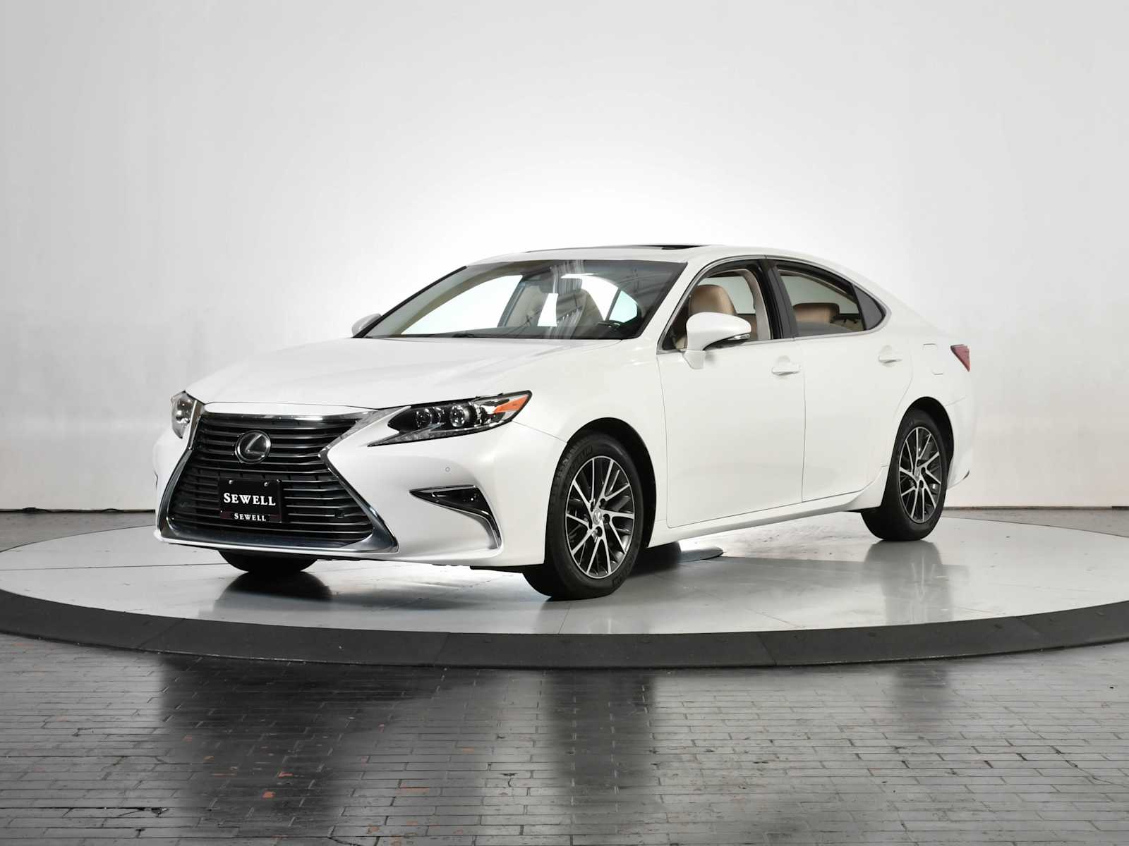2016 Lexus ES 350's photo