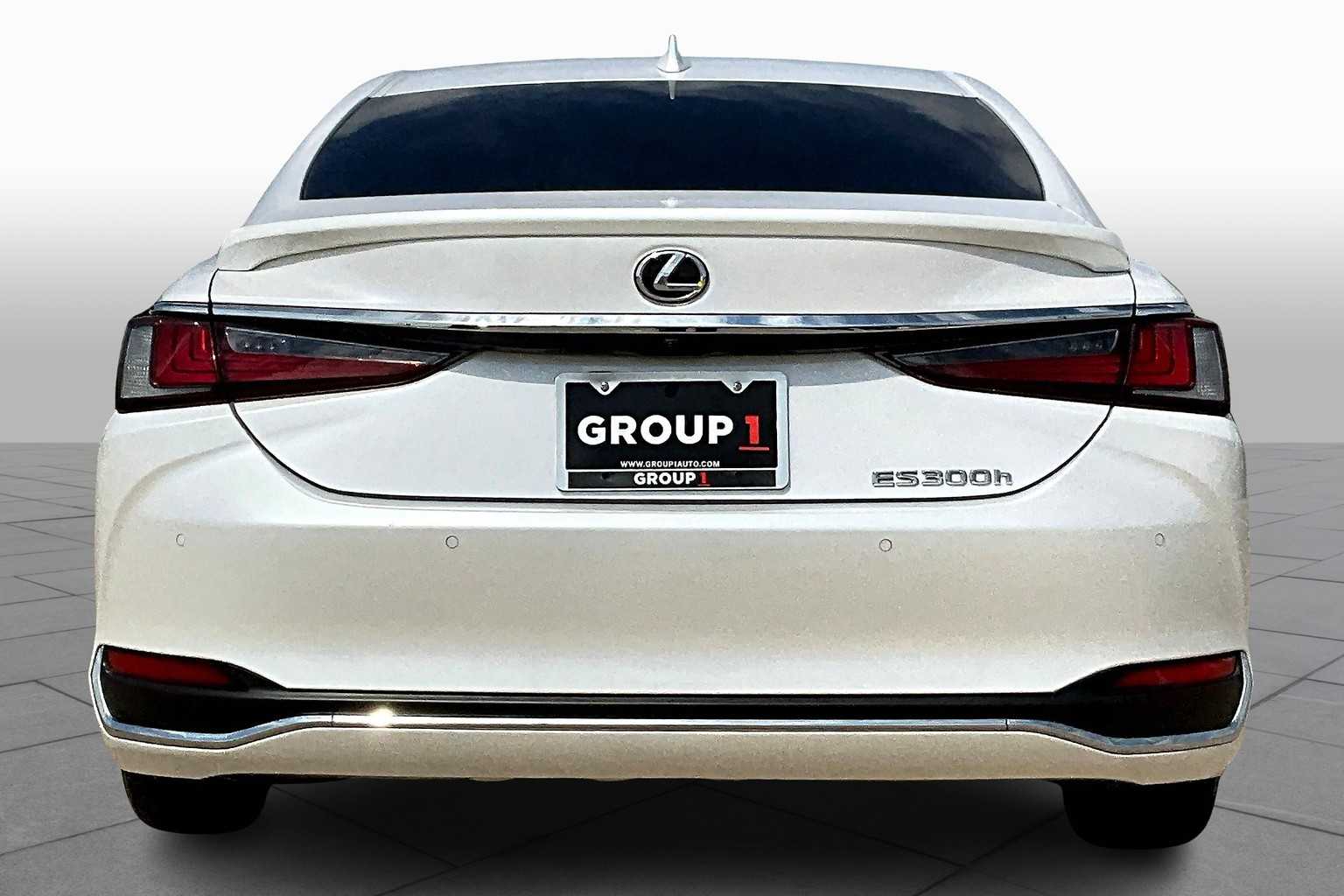 2025 Lexus ES Luxury photo 4