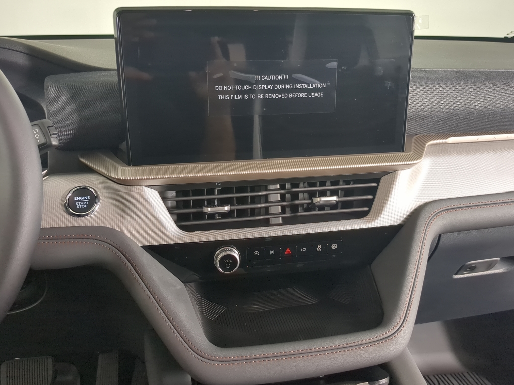 2025 Ford Explorer photo 21